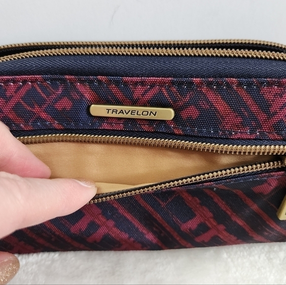 Travelon Navy Blue Burgandy Maroon Red RFID Wristlet Wallet NWT - Picture 6 of 16